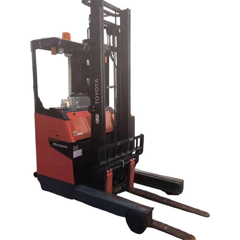 Carrello elevatore elettrico a batteria 48V da 2,5 tonnellate Carrello retrattile TOYOTA usato